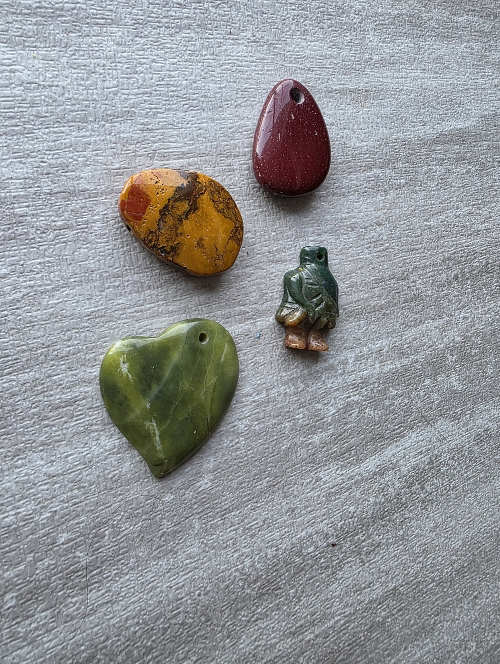 🌿 Natural Stone Pendants Lot (4 pcs) – Jasper & Jade Frog Carving